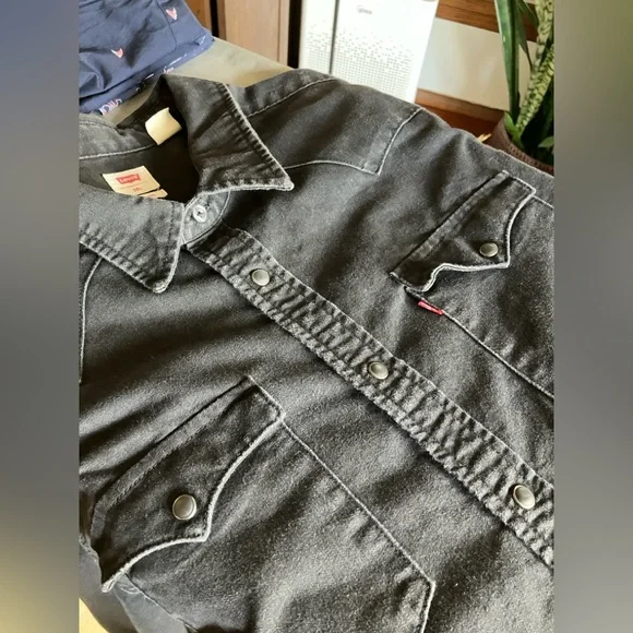 Levi’s faded black denim western shirt, snap button - Picture 7 of 8